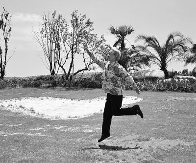 【必一】时装周中韩男星对比,李敏镐似行走画报,吴亦凡素颜扎小辫太霸气(图2) 必一