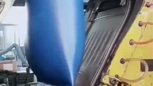 【Bsports必一体育】围观性骚扰事件,需跳出“标签思维”(图1) b体育