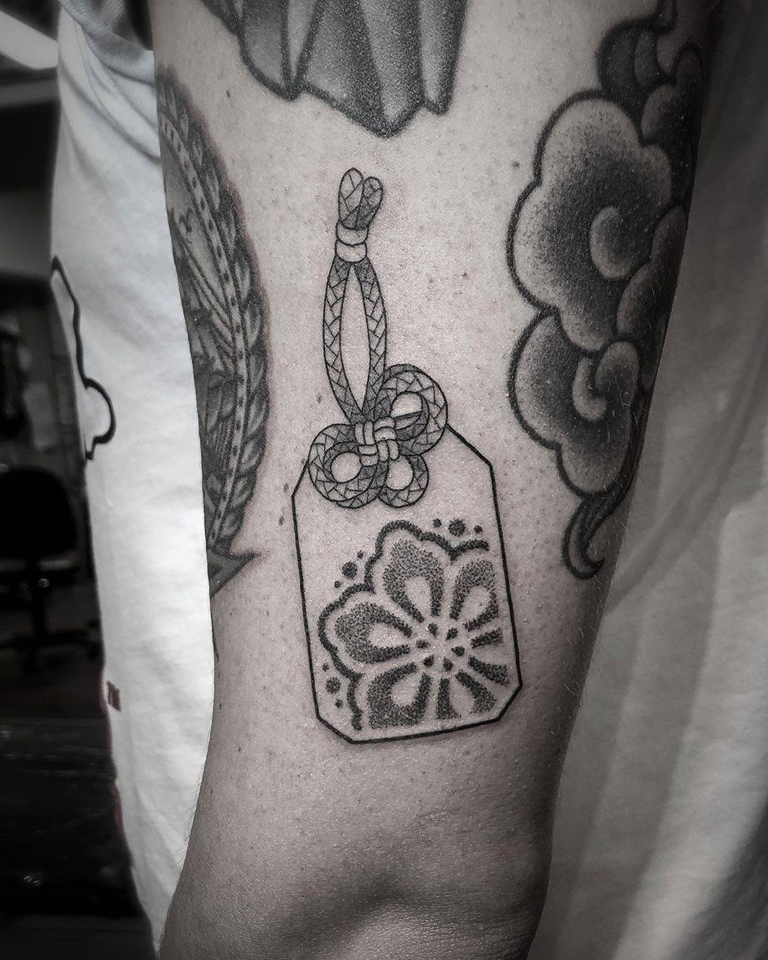 b体育：
上海纹身 点刺图腾纹身图案(图17)